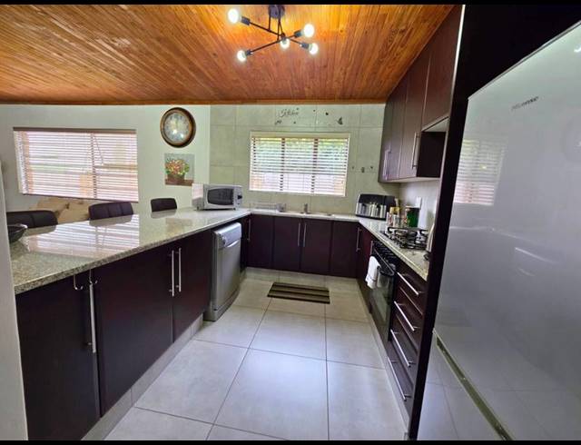2 BEDROOM HOUSE FOR SALE IN GLEN MARAIS